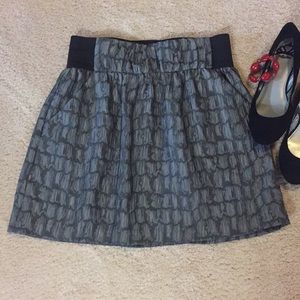 🥰Pretty black and grey skirt with pockets!